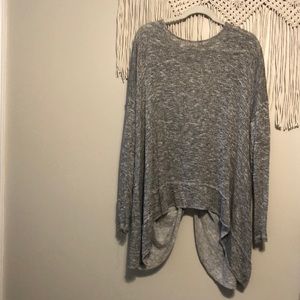 Lightweight backless sweater